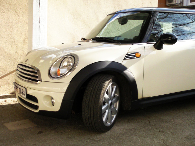 Chrome moulding trim for vents Mini 1 (01-06) Mini 2 (06-10) Mini 2 Cabriolet (07-10) Mini LCI (10-26) Mini LCI Cabriolet (10-26)