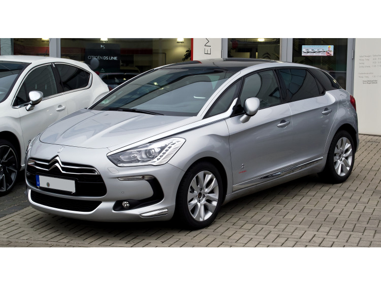 Lower radiator grill chrome trim Citro&euml;n DS 5