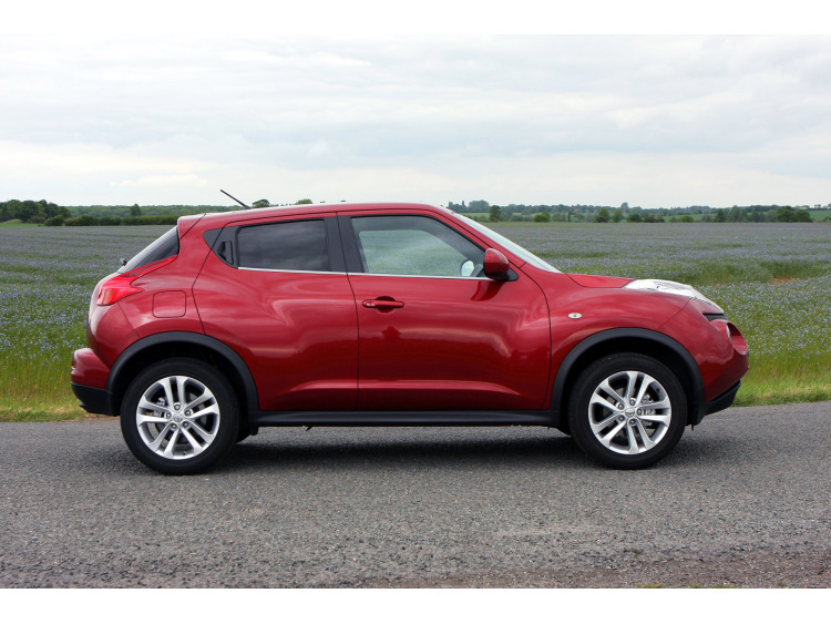 Side windows lower chrome trim Nissan Juke