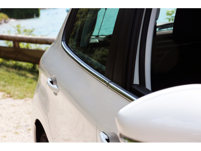 Side windows lower chrome trim Peugeot 208 1215  Peugeot 208 phase 2 1519