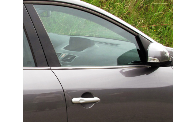Side windows chrome trim
