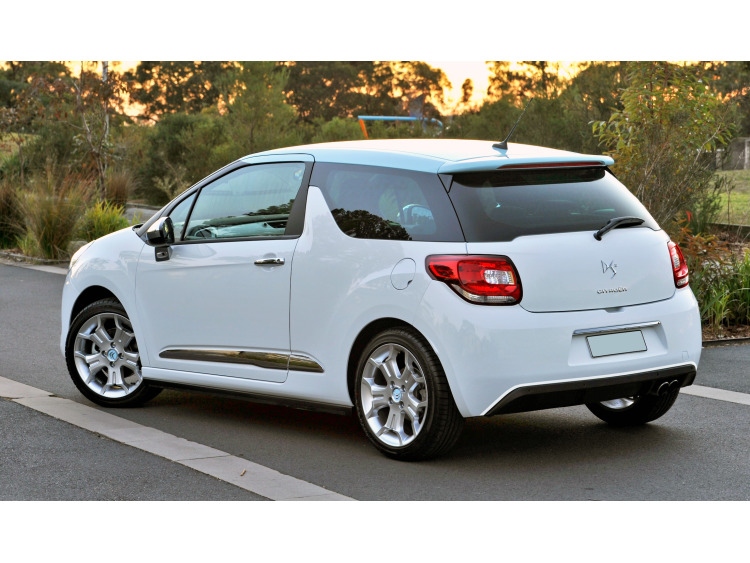 Spoiler chrome moulding trim Citro&euml;n DS 3