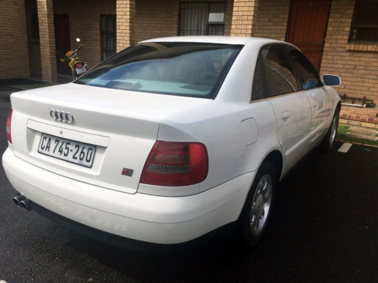 Trunk chrome trim Audi A4 s&eacute;rie 1 phase 2 99-00